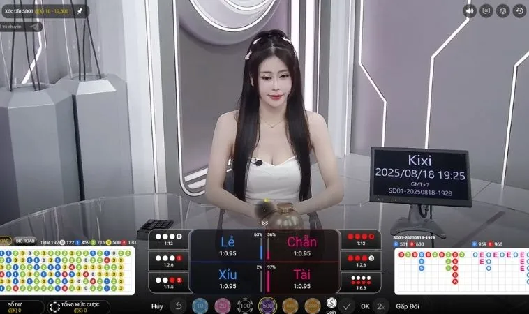 Bí Kíp Chơi Xóc Đĩa 8Day Luôn Thắng Từ Các Cao Thủ Hàng Đầu 2 Giao diện chơi Xóc Đĩa 8Day cùng dealer xinh đẹp